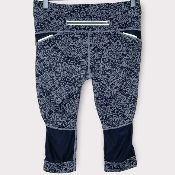ATHLETA | black & gray geometric print capri crop leggings | Women's size small - Picture 2 of 6